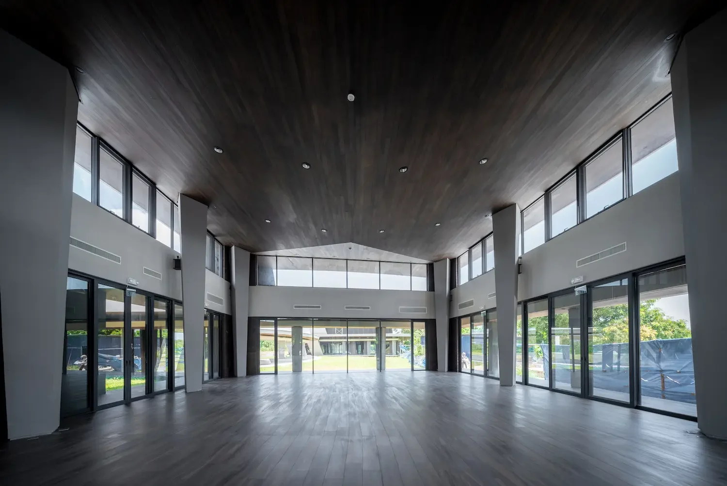 Luscara Clubhouse by Barchan + Architecture