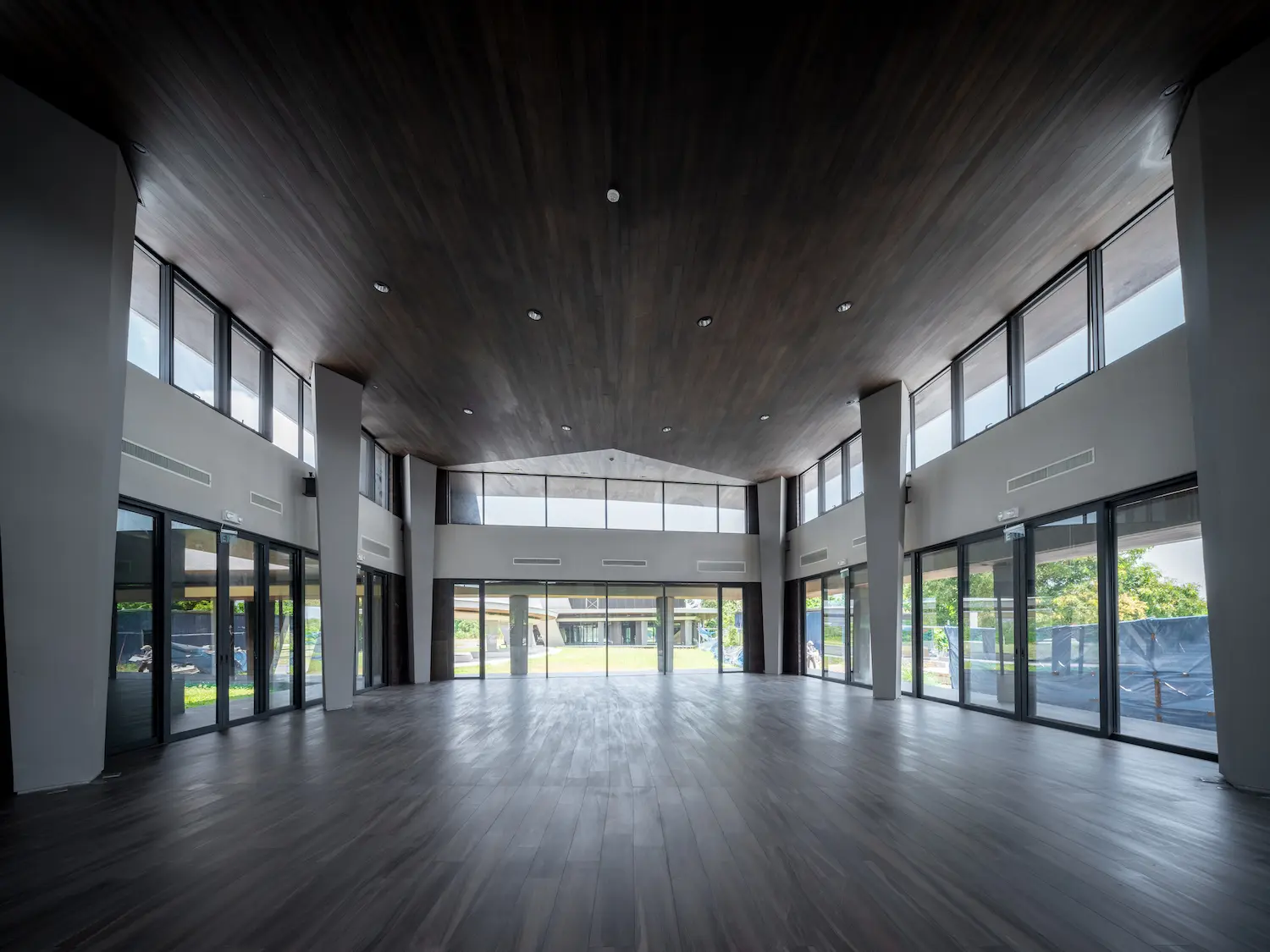 Luscara Clubhouse by Barchan + Architecture