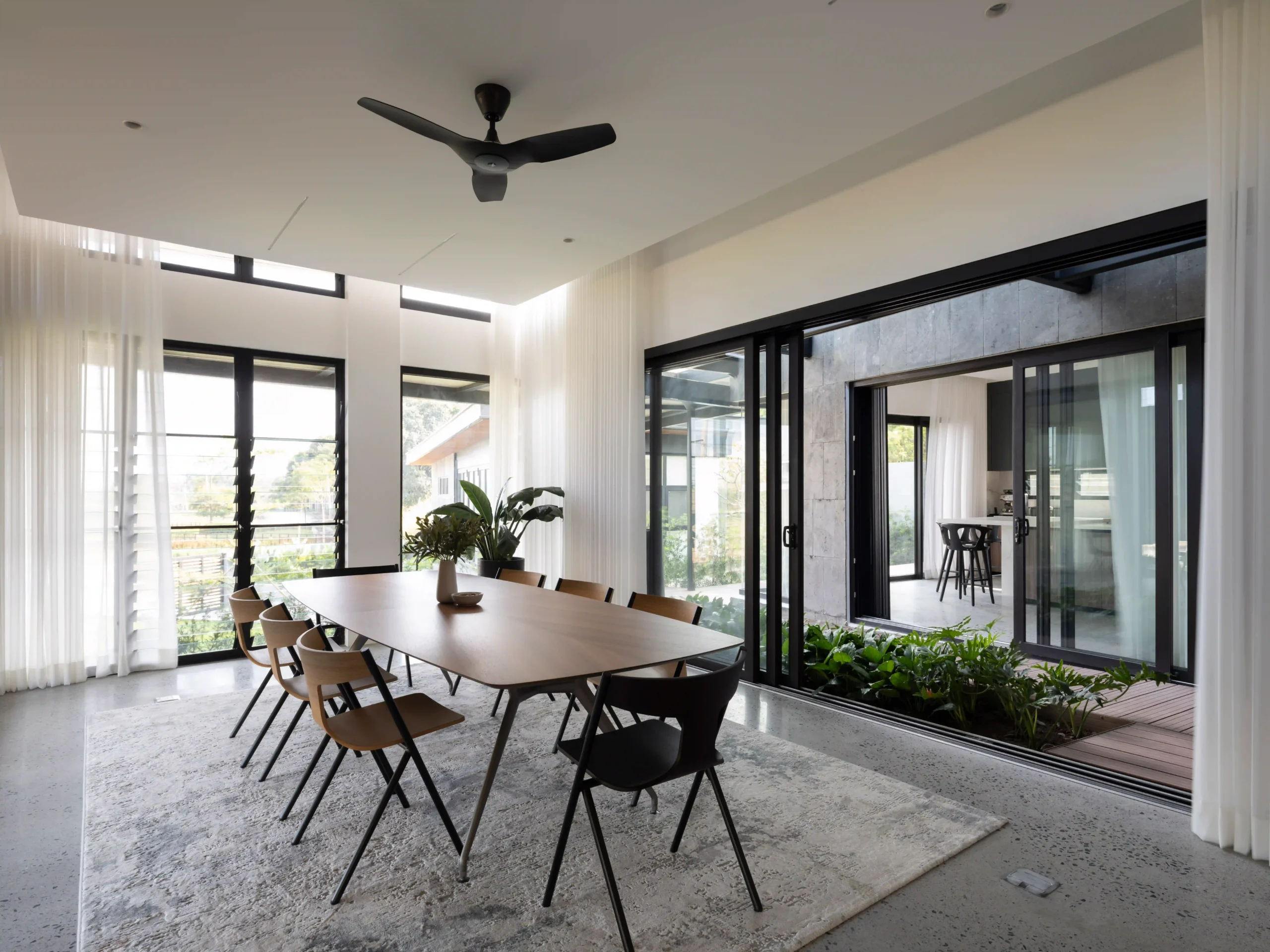 mq-residence-arkisens-10 - BluPrint MQ Residence by Arkisens main dining area