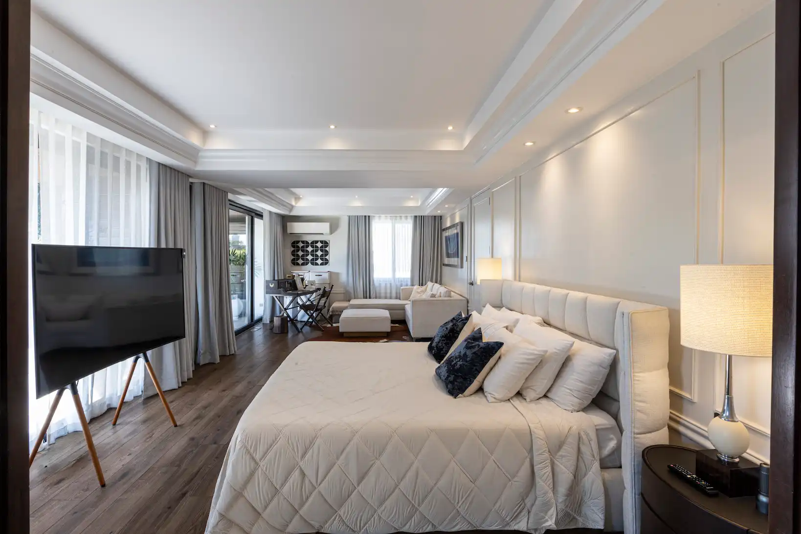 171 Residence by MCAL Design Studio master bedroom