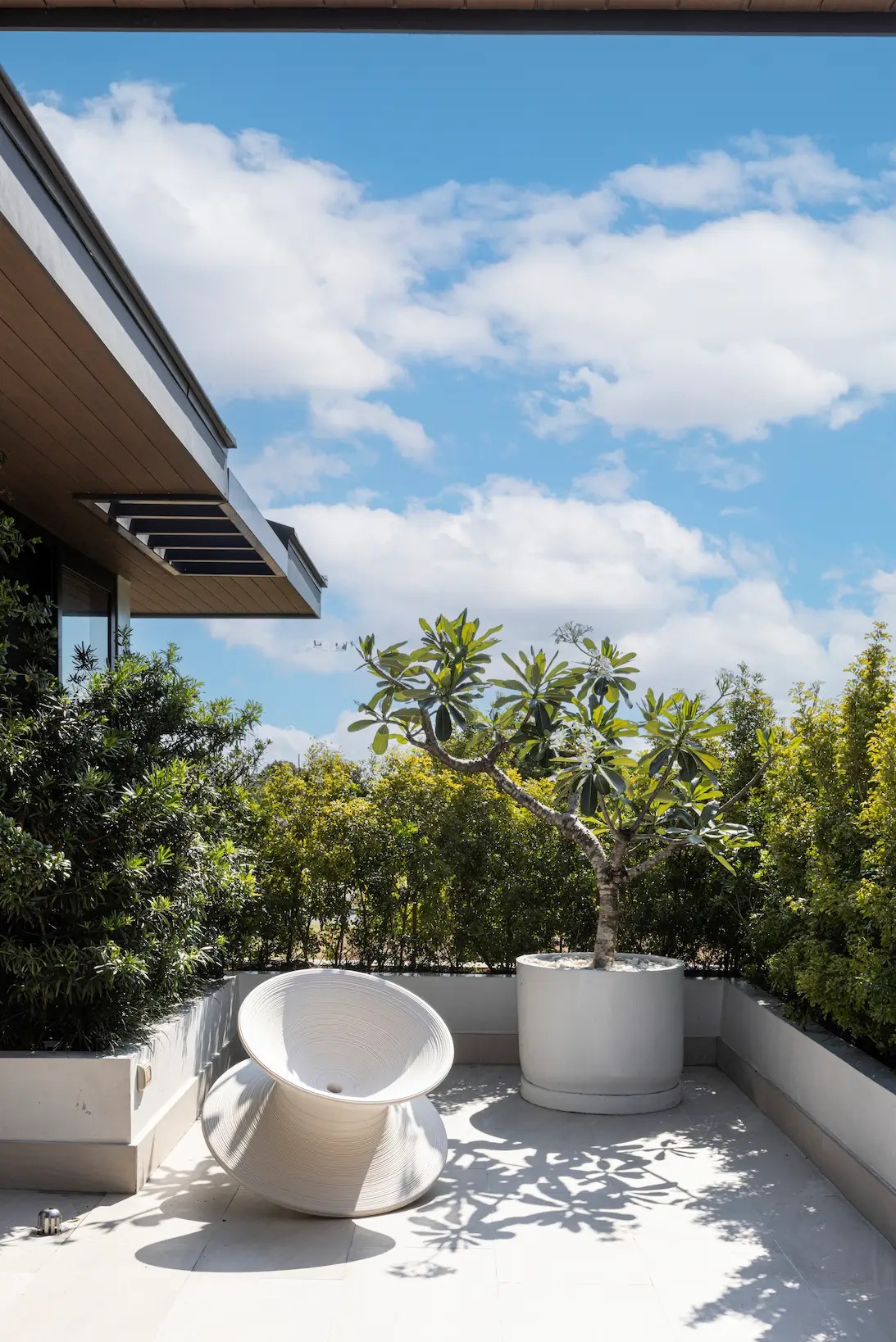 171 Residence by MCAL Design Studio balcony